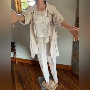 Amanda Gray soft cotton/ linen 4 piece travel suit. Vintage 1990s